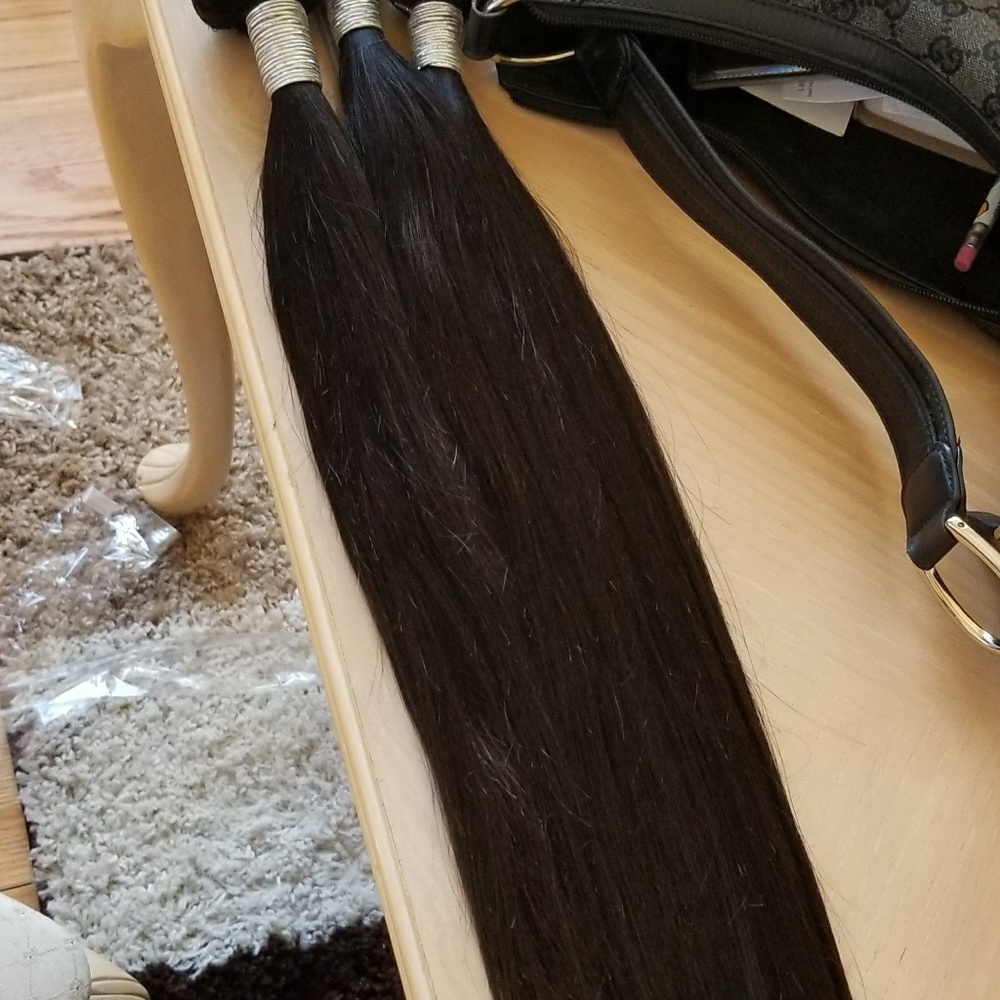 Hair extensions and wigs